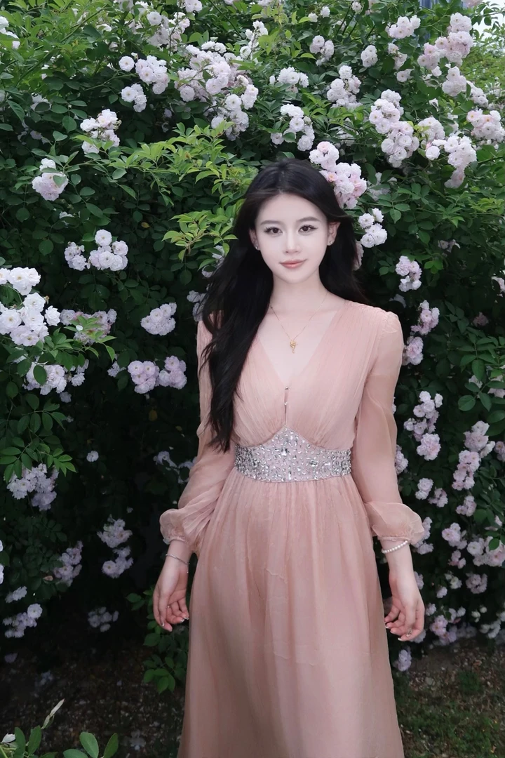 Lydiaxu桑蚕丝裸粉色褶皱设计镶钻气质时尚小众设计师连衣裙LX165
