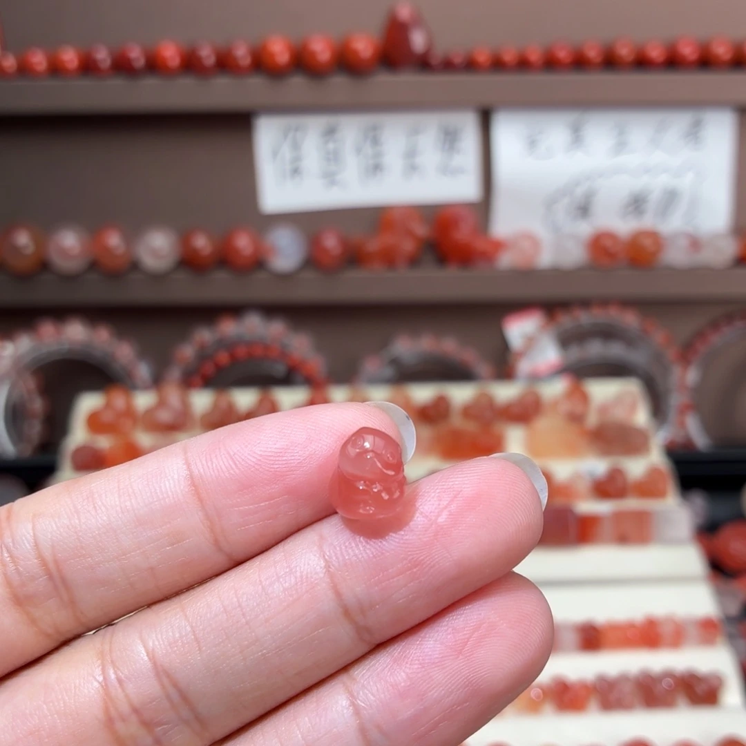 南红玛瑙未镶嵌川料爱心兔