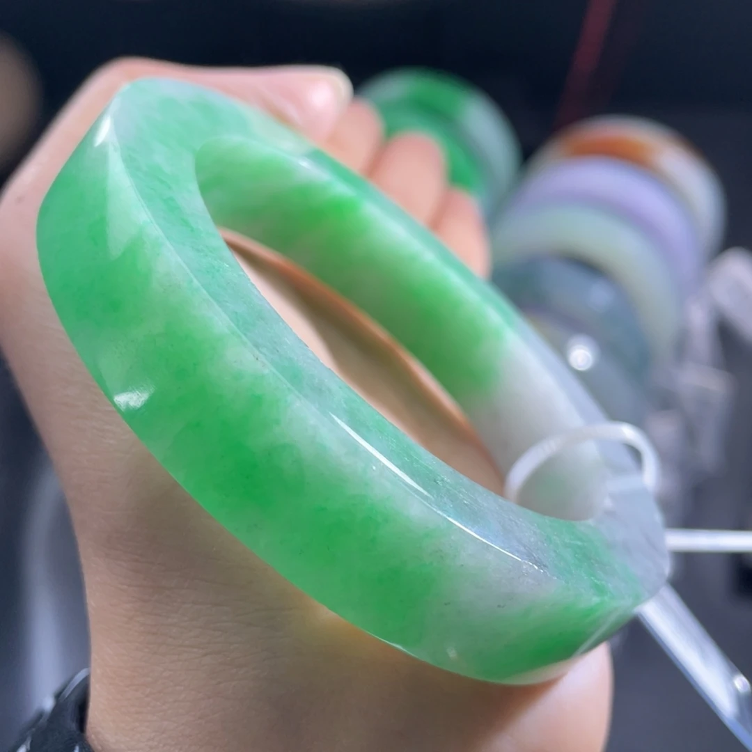 未镶嵌翡翠手镯定制翡翠