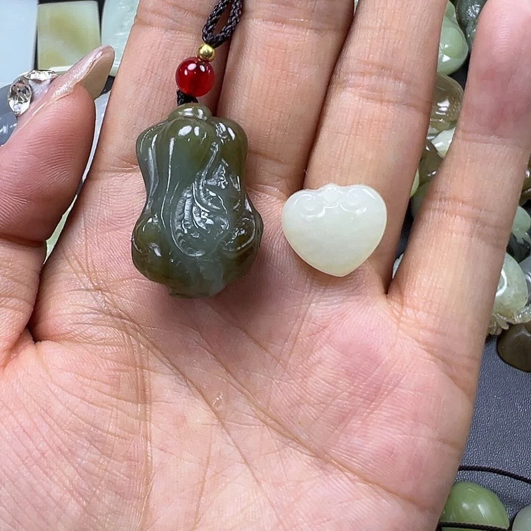 和田玉未镶嵌吊坠(不含链)