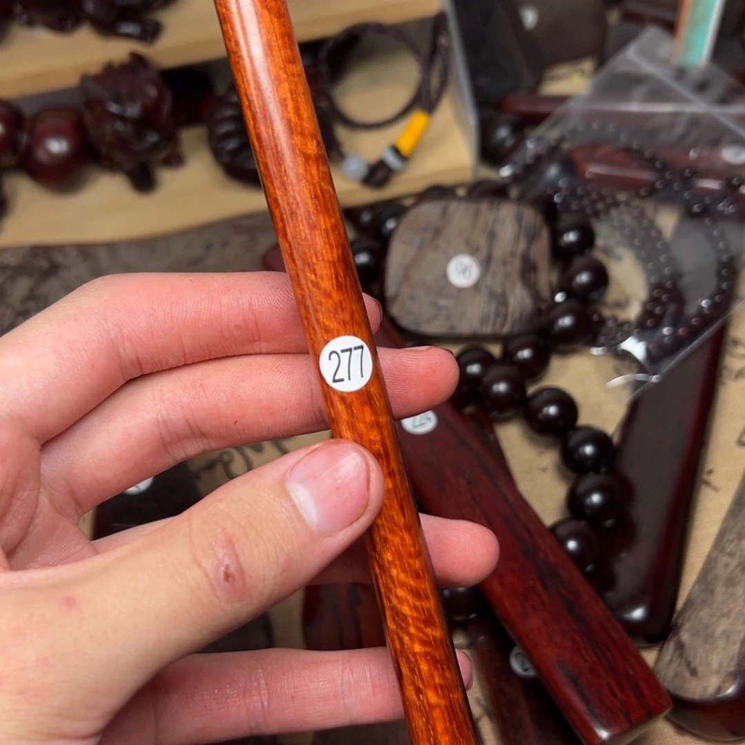 檀香紫檀（小叶紫檀）枝**苏