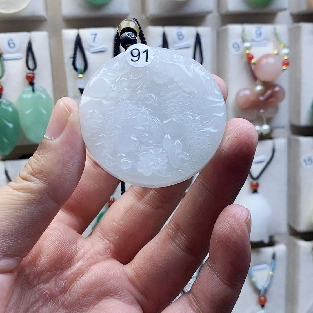 颈饰未镶嵌石英质玉（金丝玉）