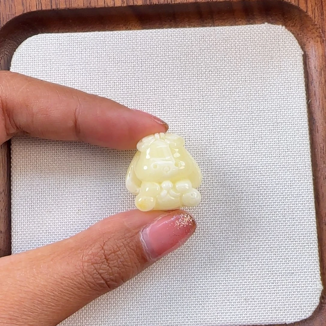 琥珀未镶嵌颈饰琥珀