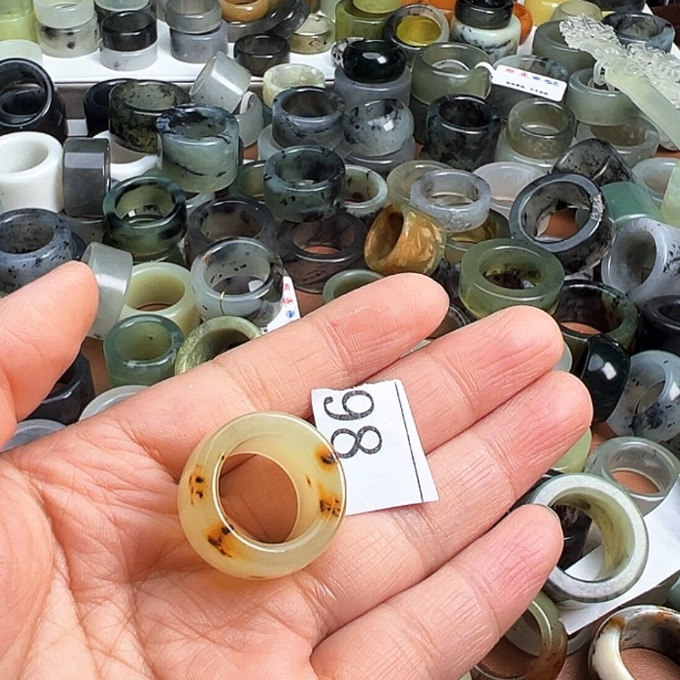 【闪购商品】未镶嵌蛇纹石玉戒指玫***