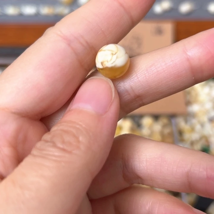 蜜蜡未镶嵌裸石10.4mm一个