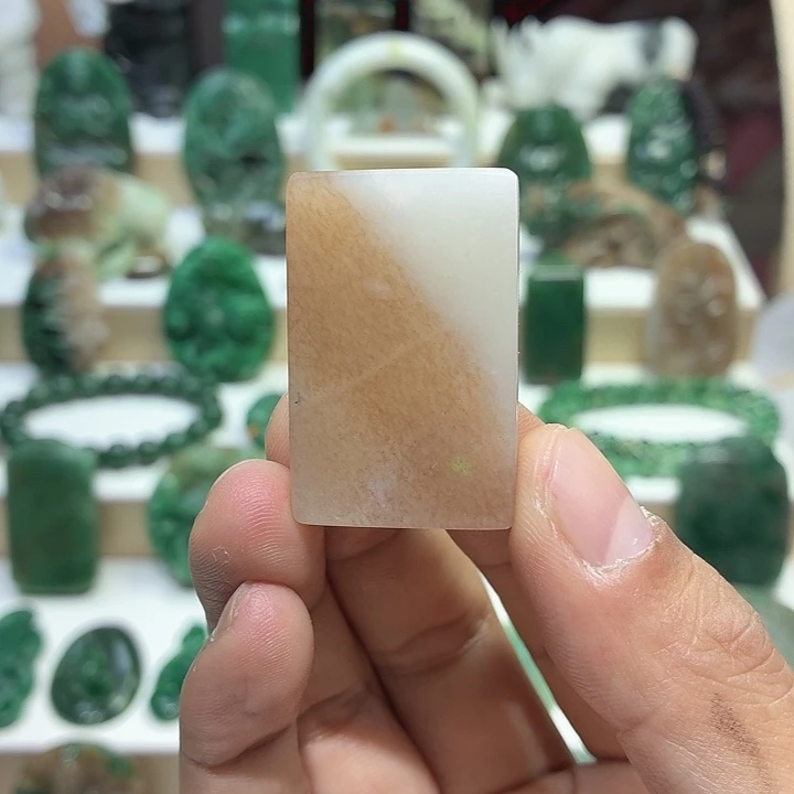 独山玉未镶嵌颈饰