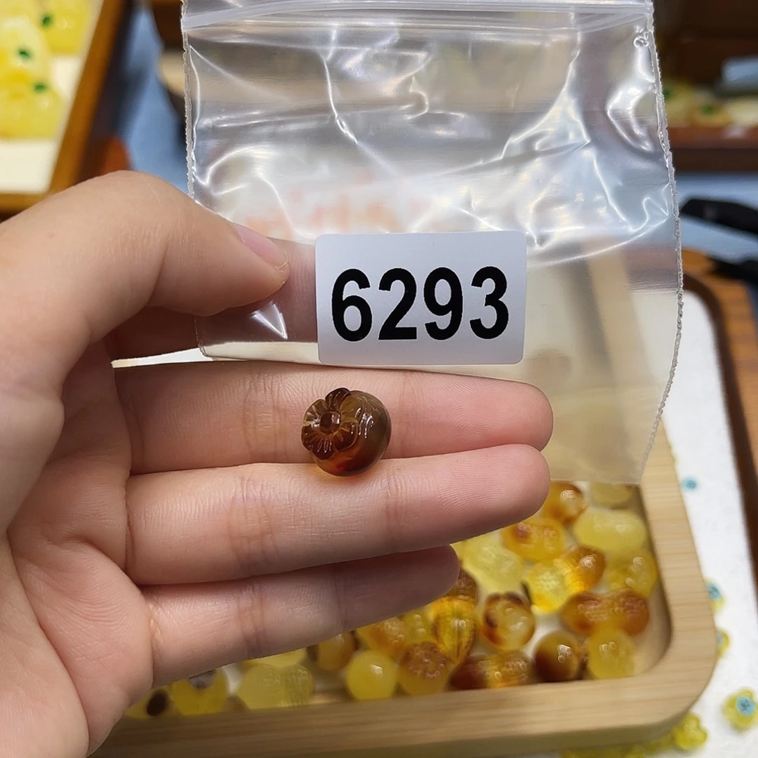 余***余琥珀未镶嵌珠宝奇石