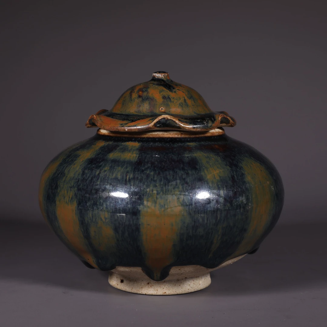 LOT051011 明 磁州窑黑釉荷叶盖罐