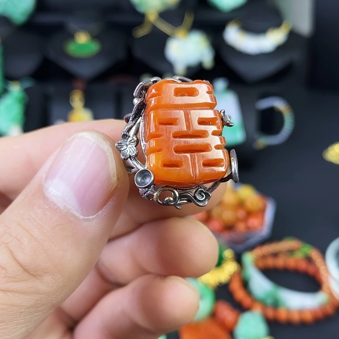 颈饰未镶嵌翡翠戒指