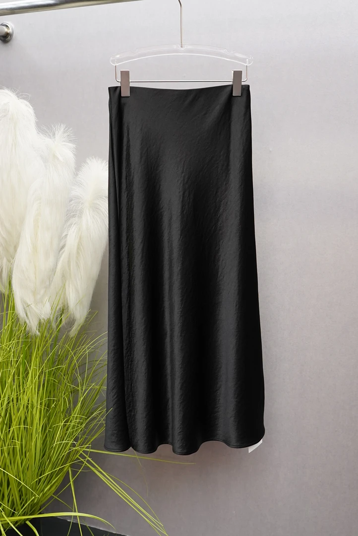 醋酸2025年新款时尚斜裁醋酸缎法式气质简约通勤韩系风半身裙女1