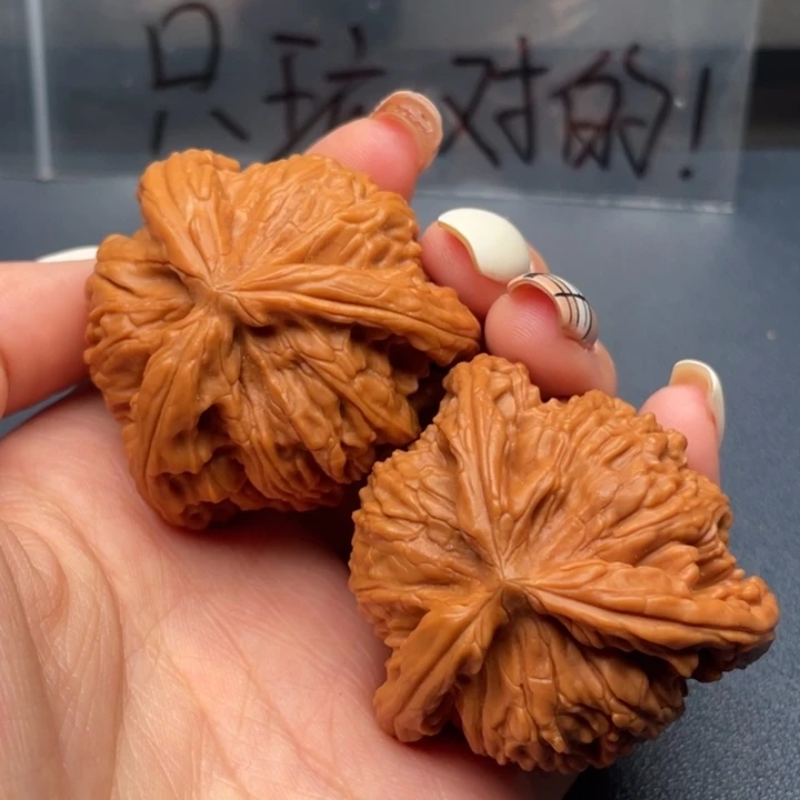 h***9文玩核桃吊坠白狮子