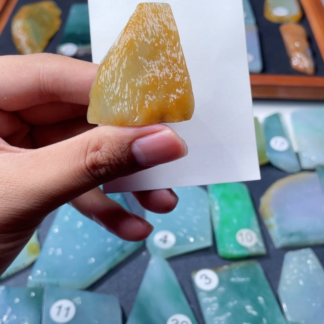 定制翡翠未镶嵌黄翡挂件料