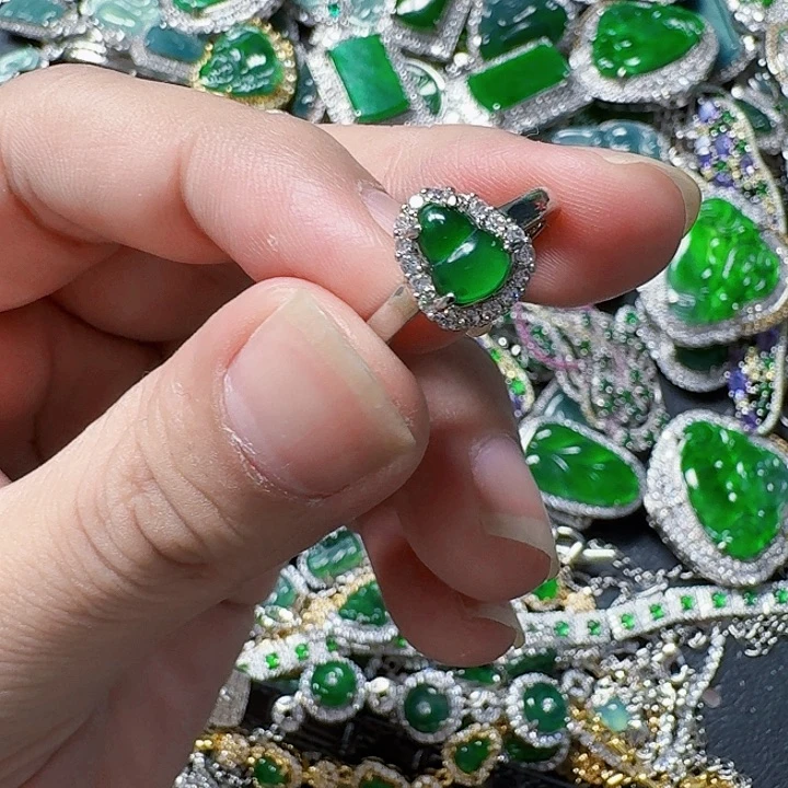 翡翠颈饰未镶嵌天然A货翡翠放漏