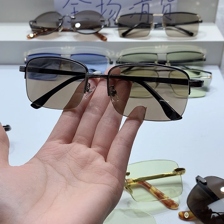 中茶色半框拉丝款眼镜