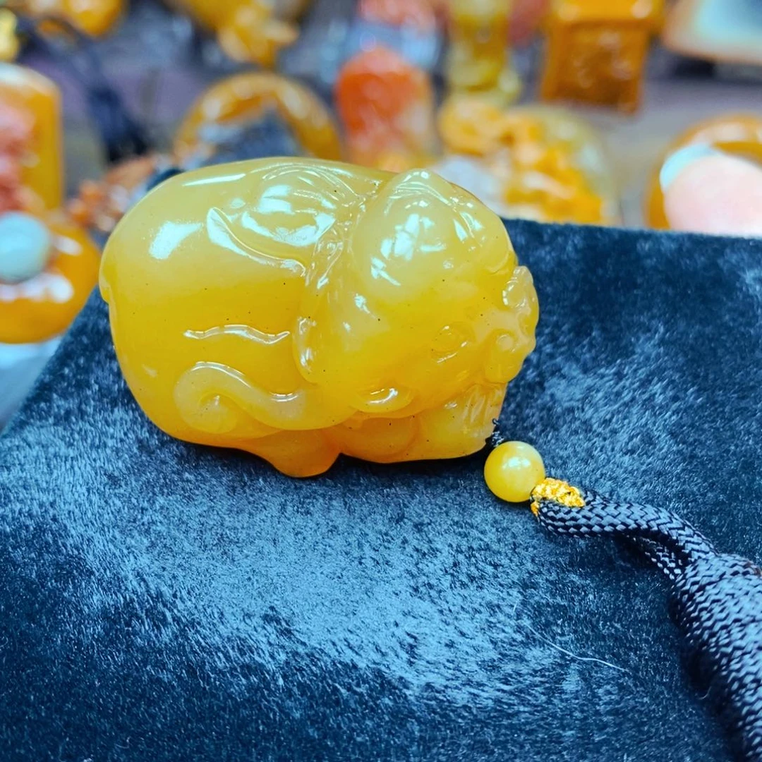 未镶嵌石英质玉（黄龙玉）颈饰