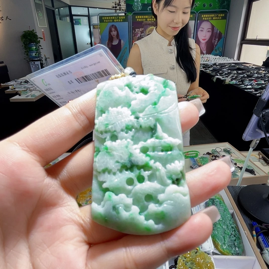 颈饰未镶嵌翡翠一个