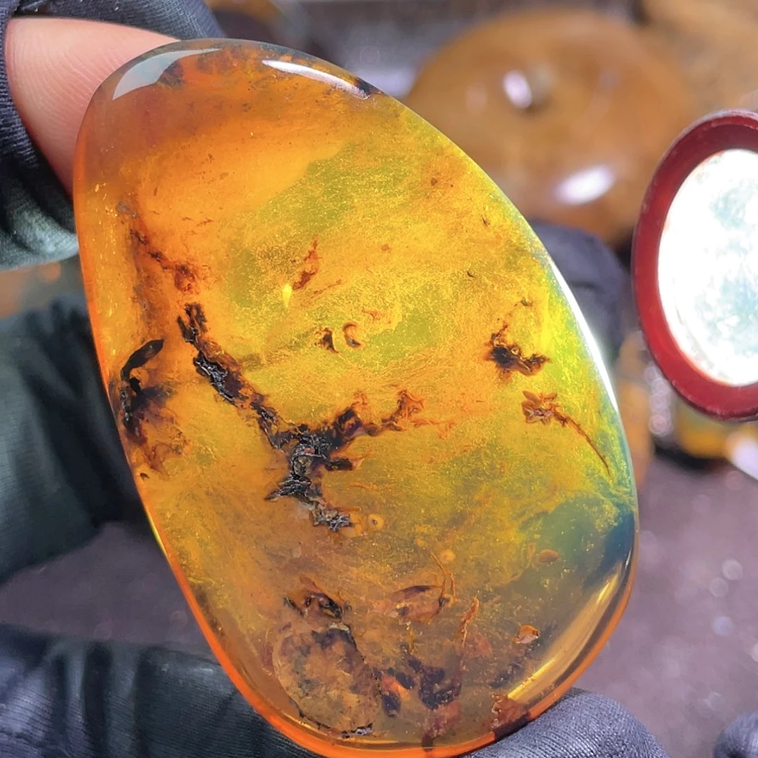 琥珀裸石未镶嵌。。