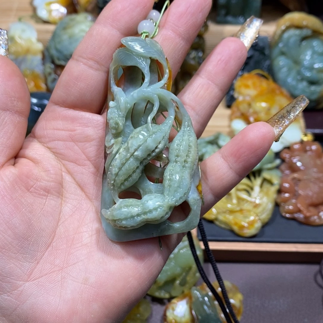 蛇纹石玉颈饰未镶嵌