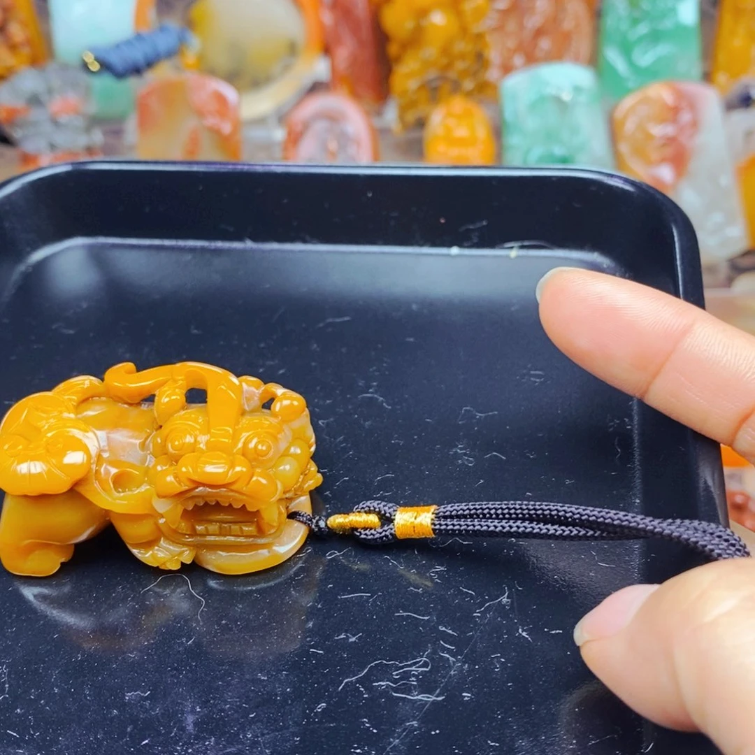 石英质玉（黄龙玉）未镶嵌颈饰