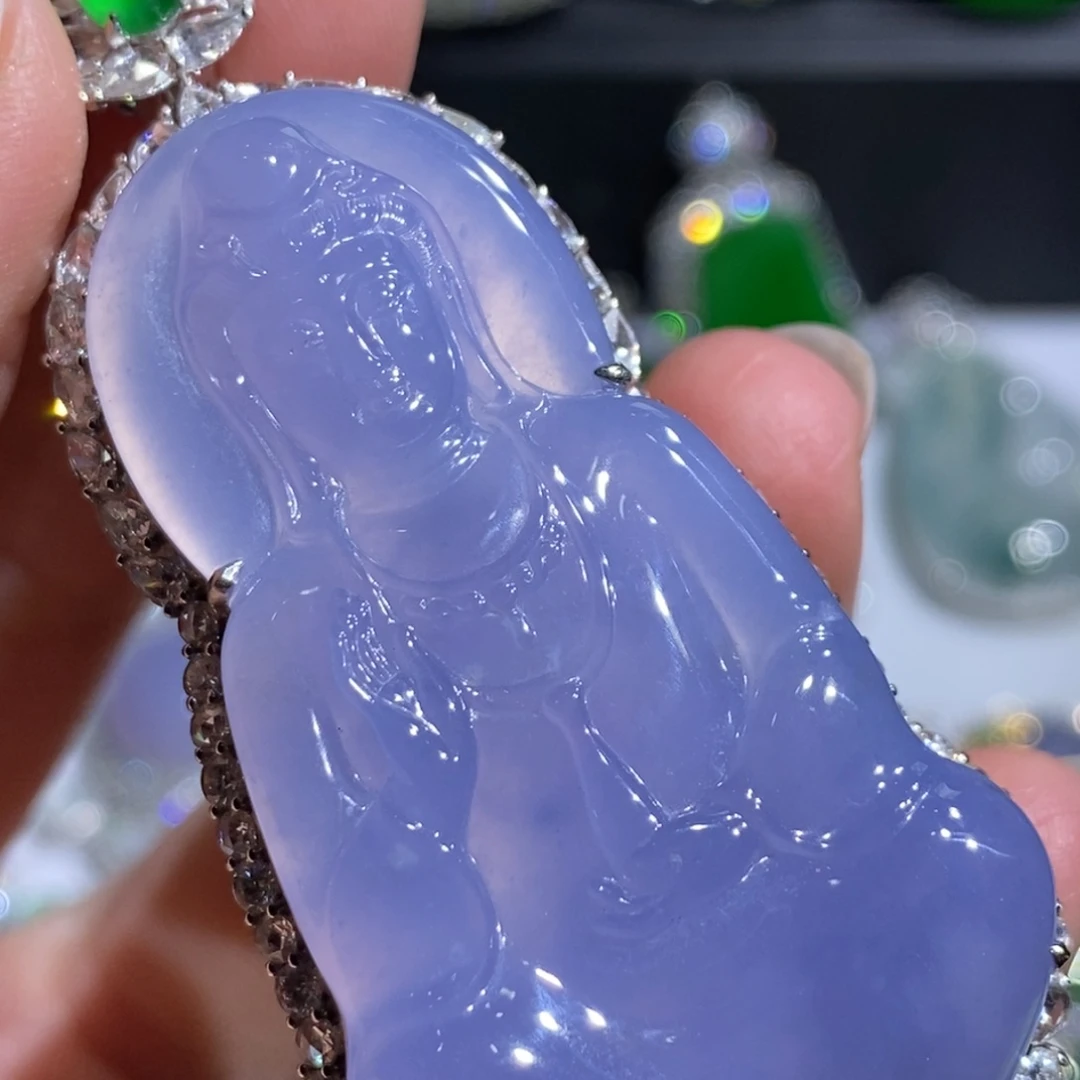 翡翠18K金镶嵌颈饰观音