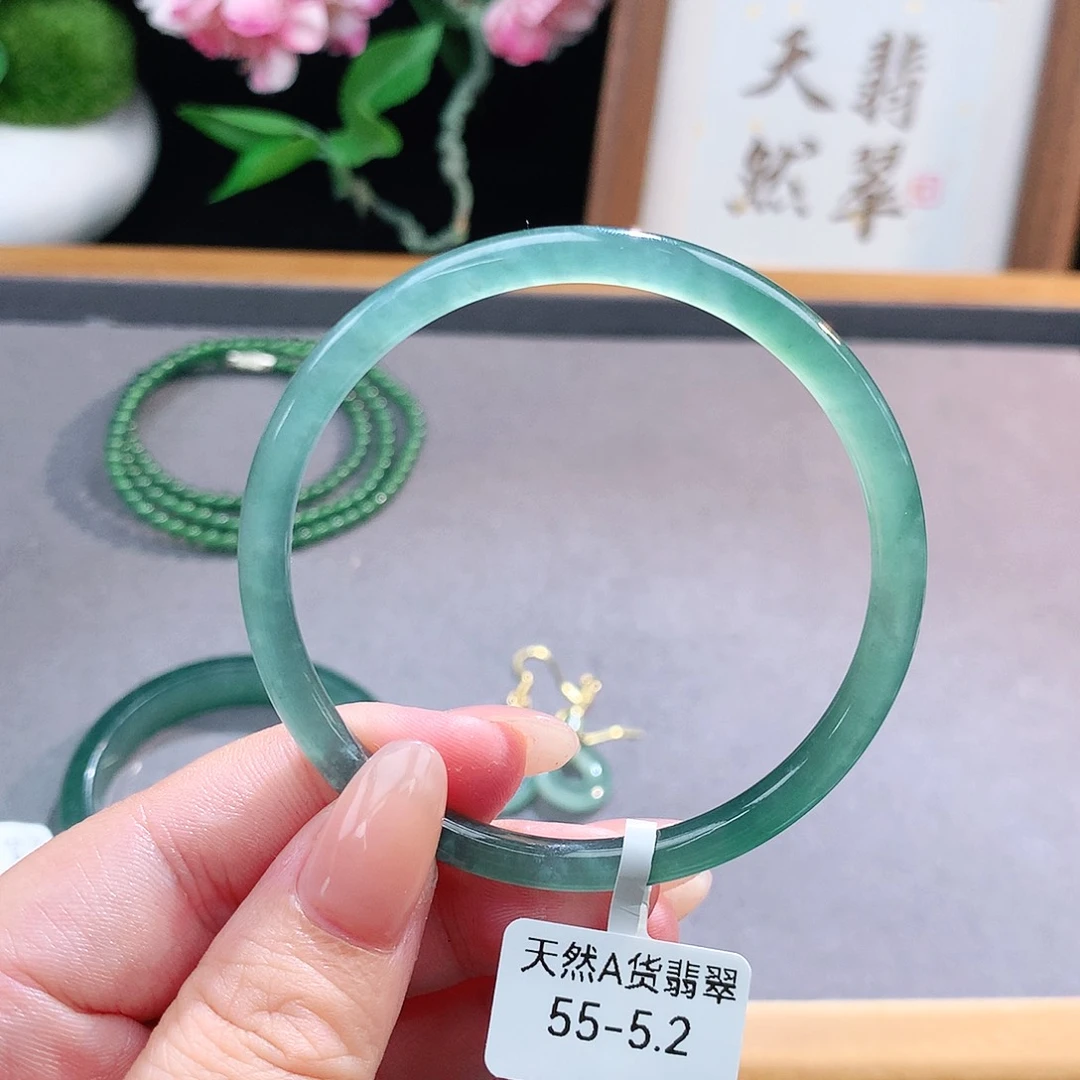未镶嵌手镯（圆镯）翡翠
