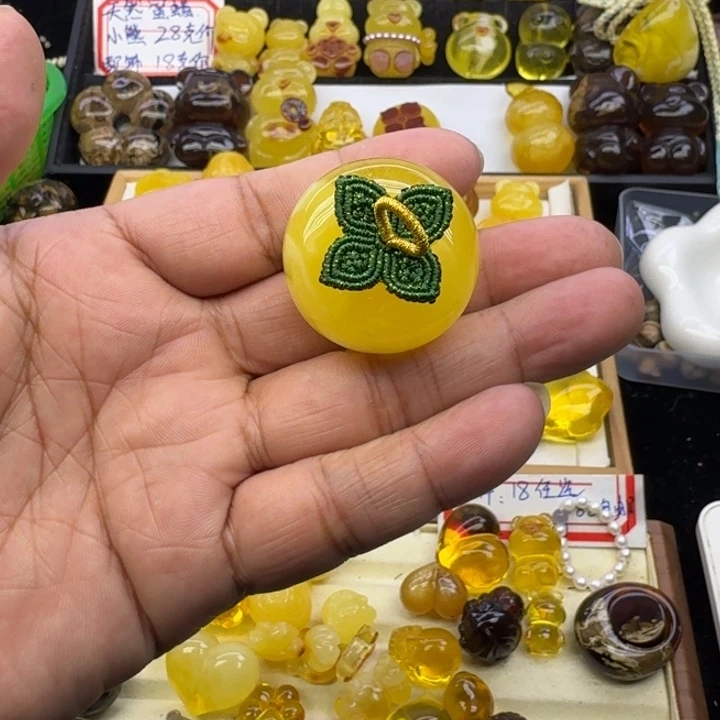 蜜蜡未镶嵌颈饰柿子