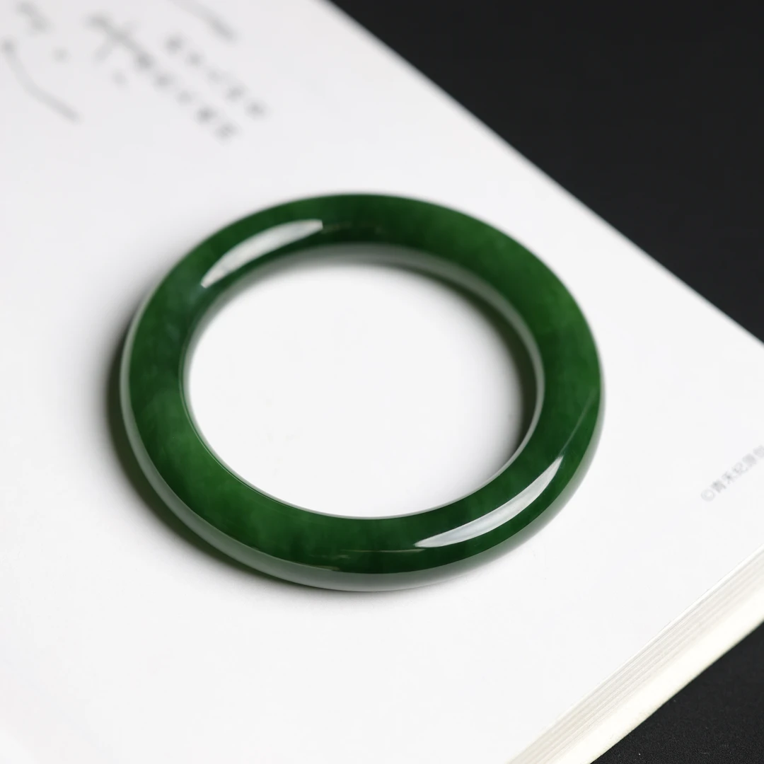 一团和气 | 传承臻品和田玉高色冰底辣阳绿圆条手镯