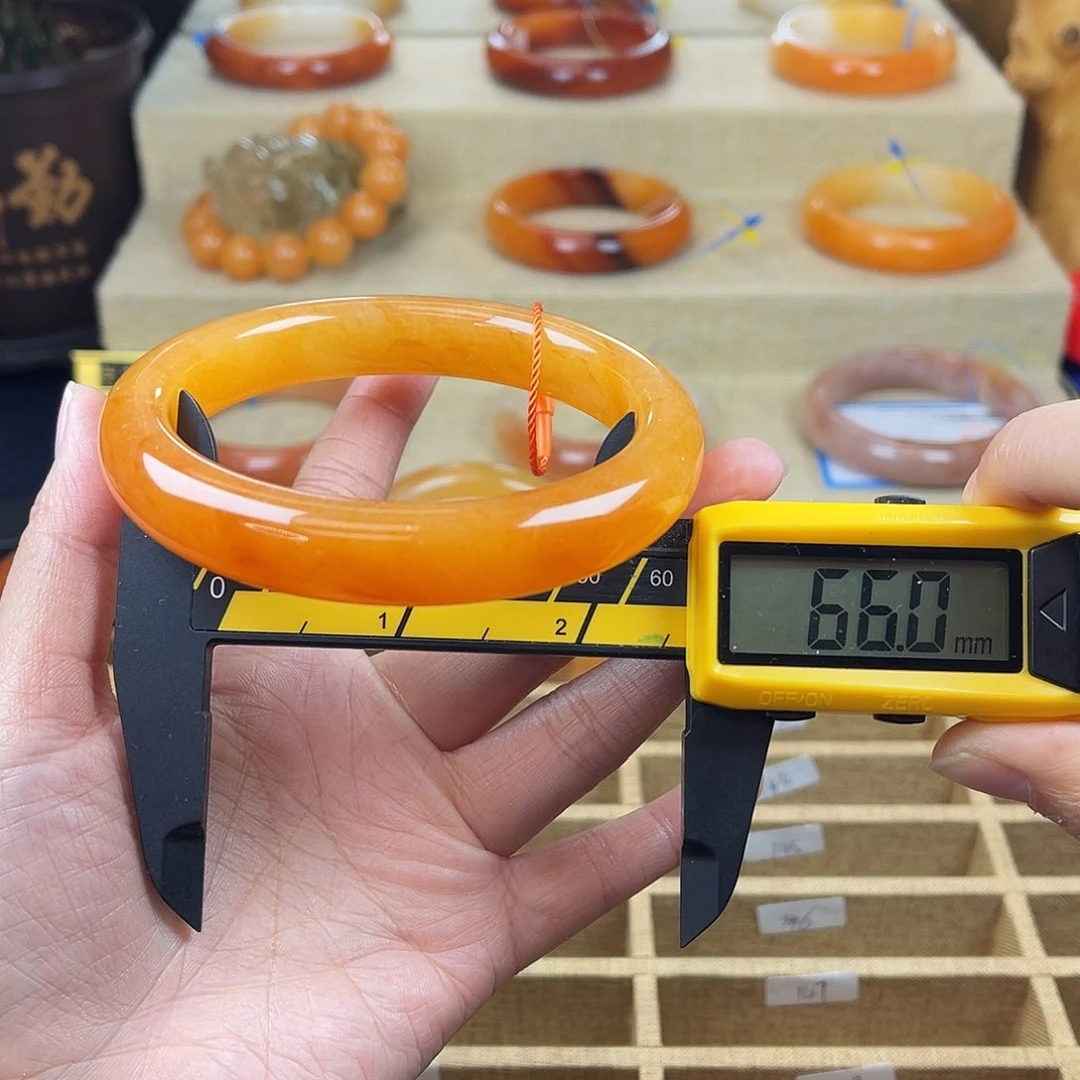 无无133号显得很有钱的金色镯子66圈口