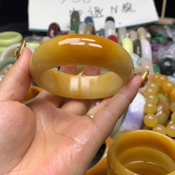 石英质玉手镯未镶嵌小***～