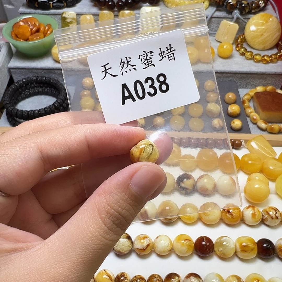 勇***鱼蜜蜡未镶嵌裸石38号，10.9mm