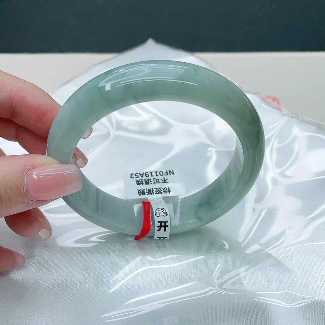 翡翠手镯未镶嵌正60,3