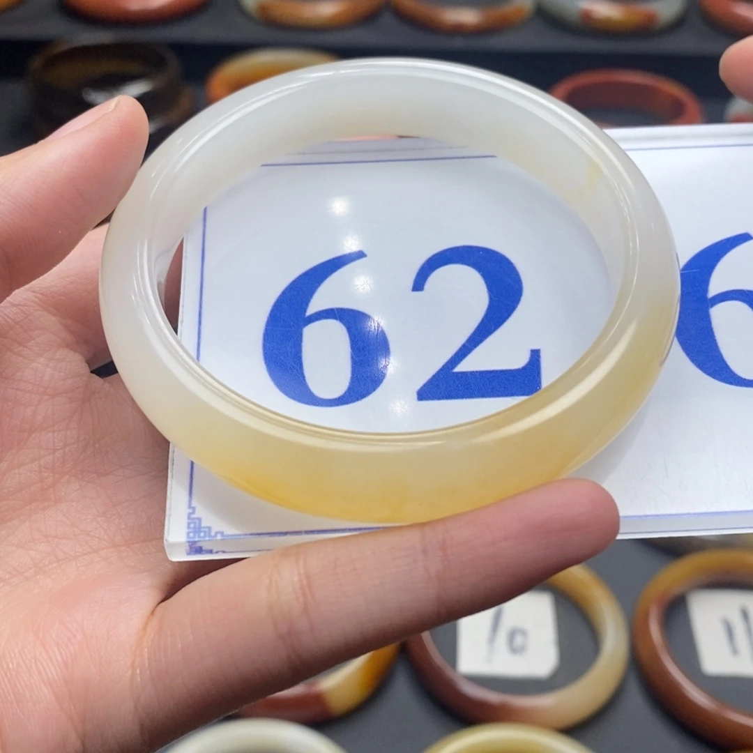 石英质玉（黄龙玉）手镯未镶嵌