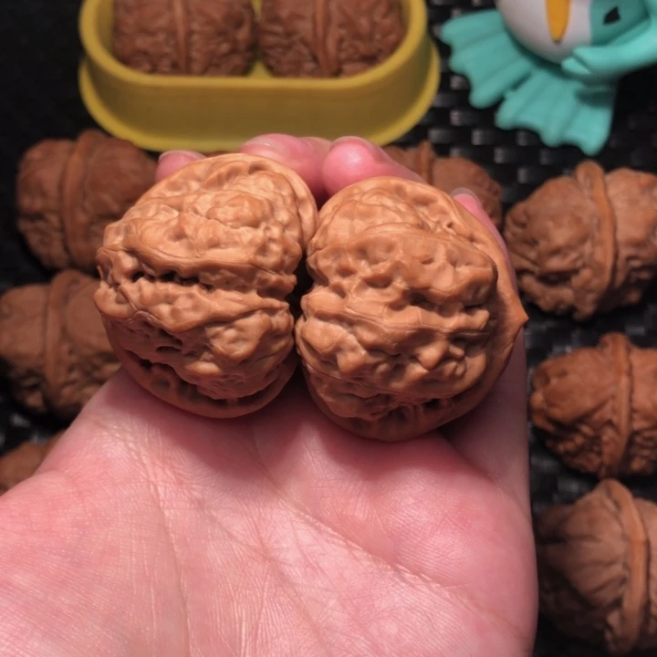 刘***凯把件文玩核桃蛙饼