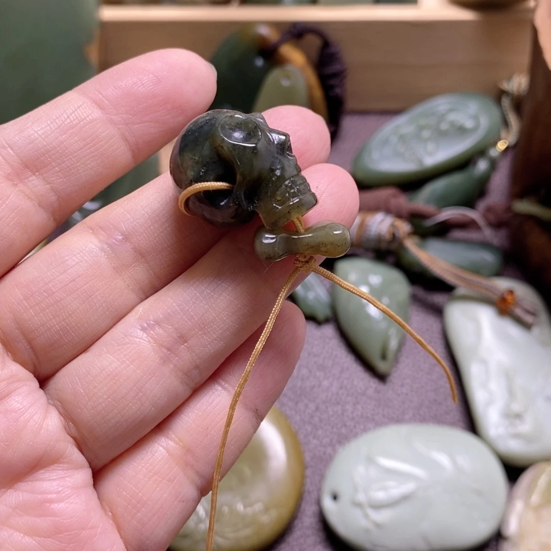 岫岩河磨玉（透闪石质玉）挂件未镶嵌