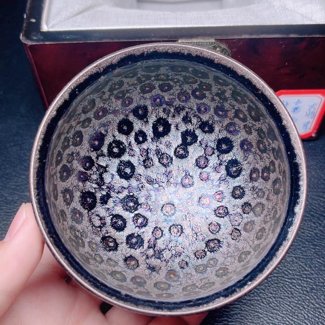 茶盏滴滴答答地响着