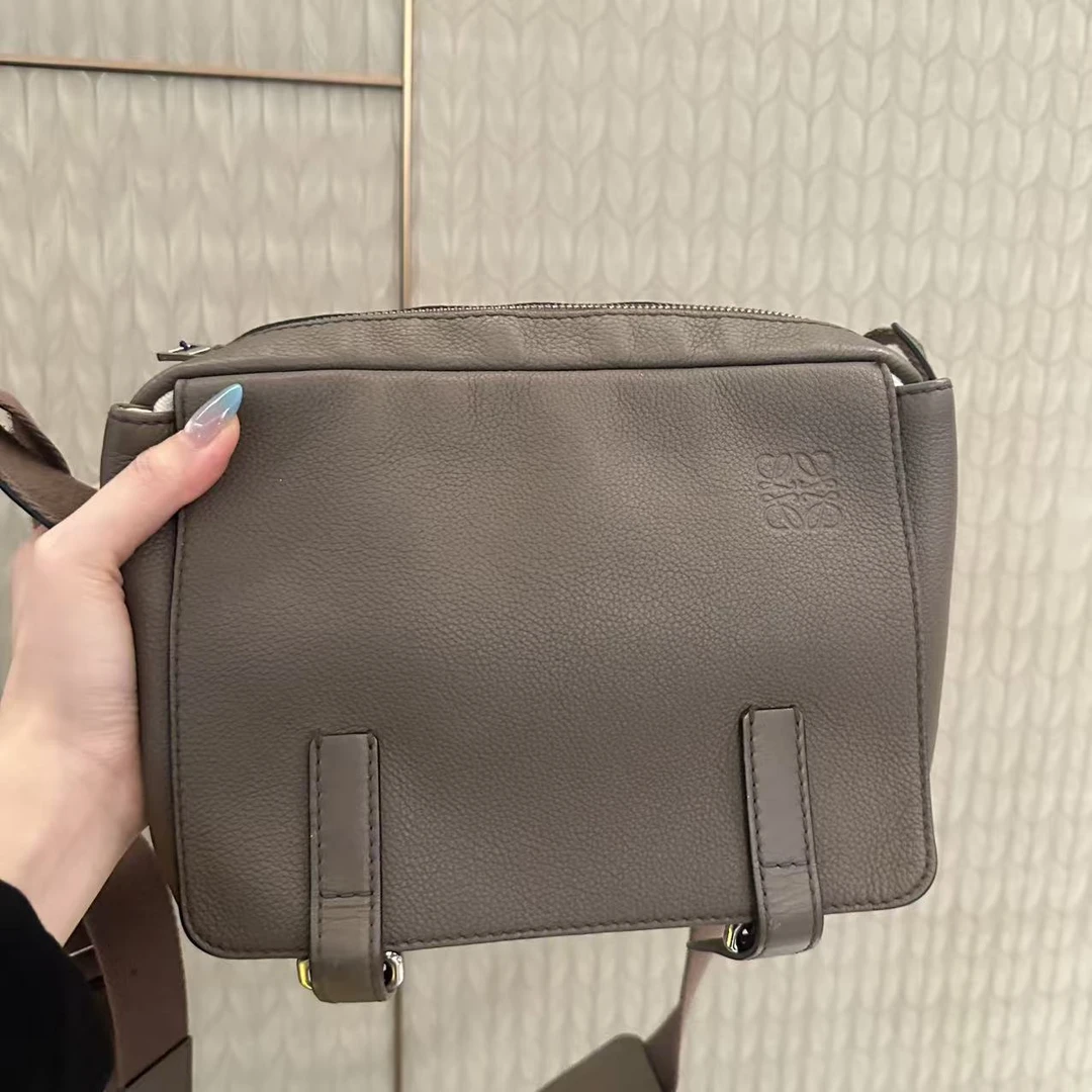95新 LOEWE/罗意威 灰色邮差/二奢包包