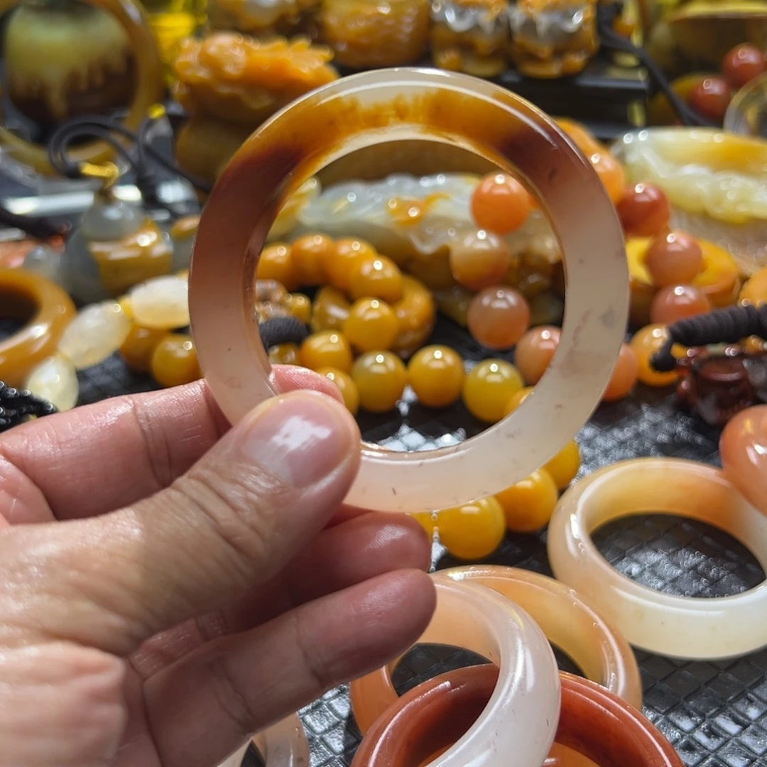 石英质玉未镶嵌颈饰