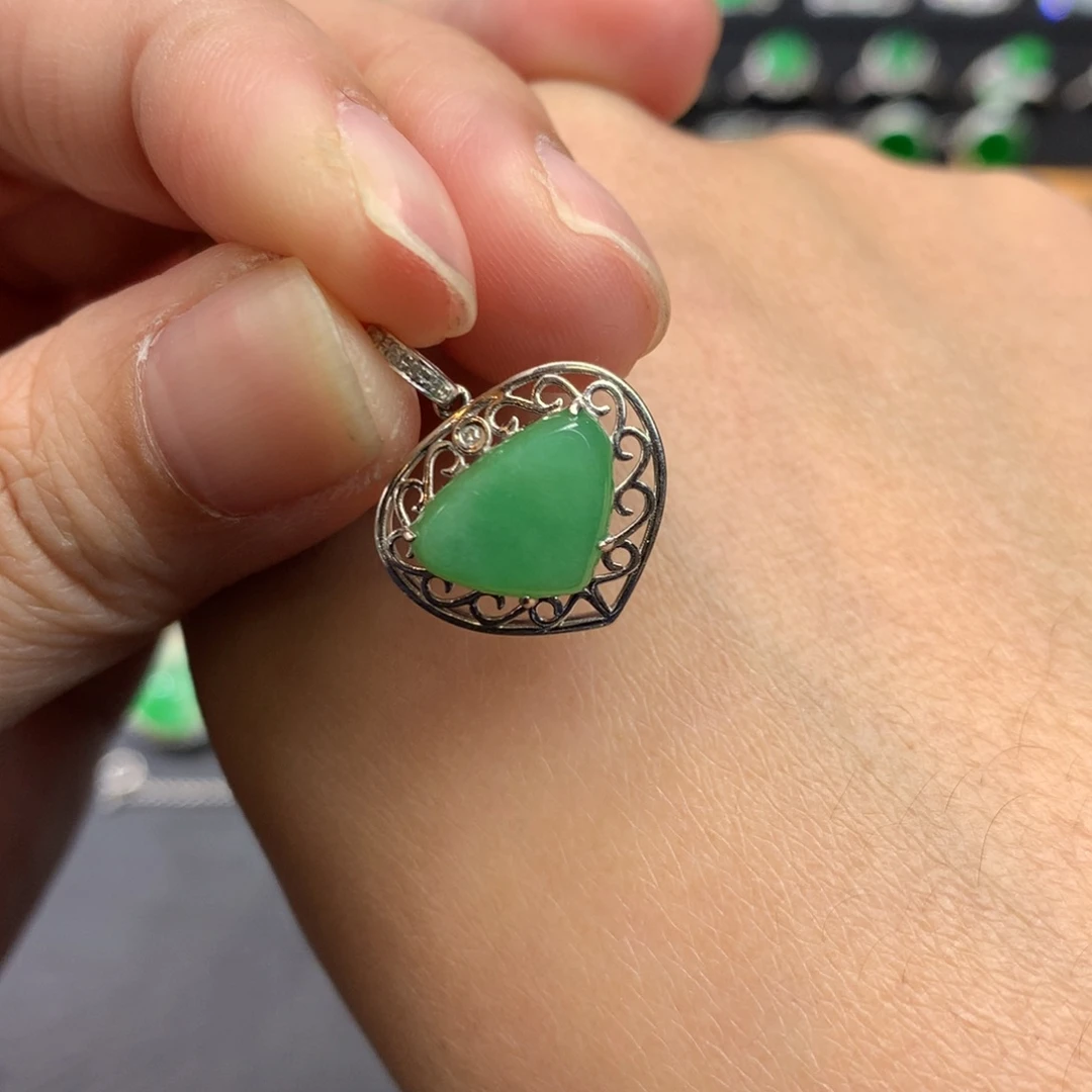 翡翠吊坠(不含链)18K金镶嵌