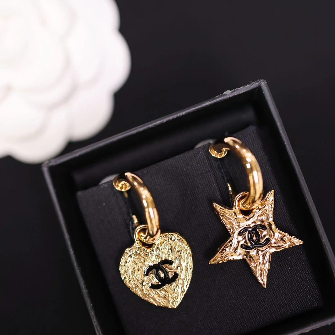 未使用 Chanel/香奈儿 24p复古金不对称爱心星星耳环 06408