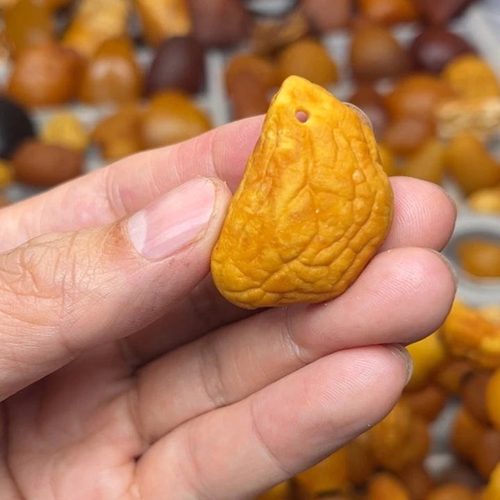 琥珀未镶嵌裸石天然蜜蜡吊坠