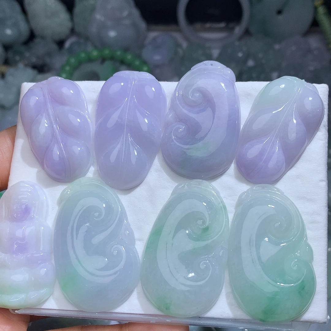 翡翠未镶嵌颈饰1。