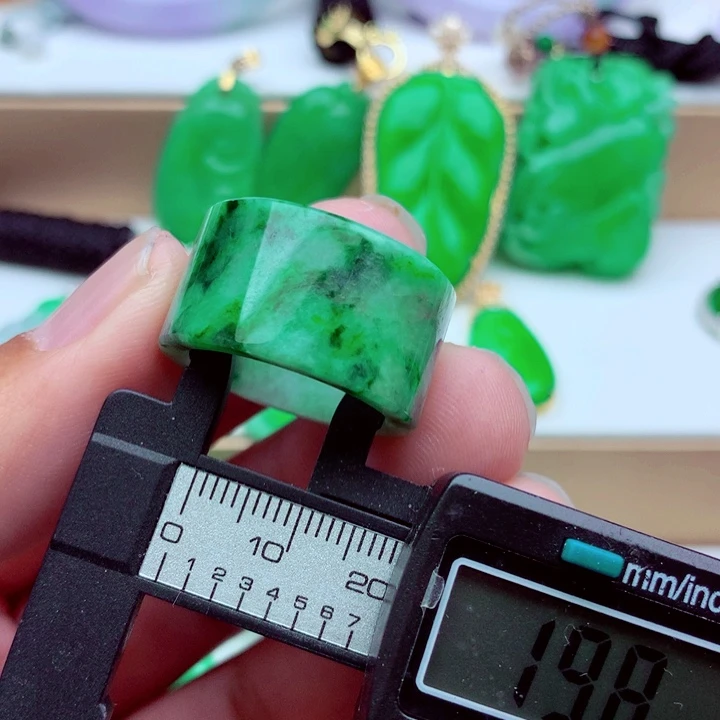 翡翠未镶嵌戒指戒指