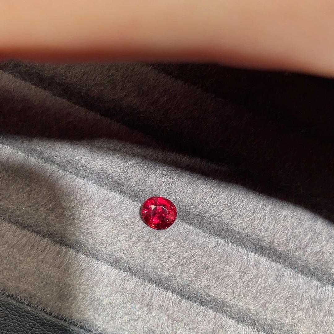 红宝石裸石1.05ct无烧鸽血红aigs莫桑比克