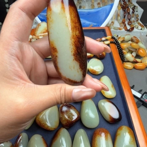 和田玉颈饰未镶嵌一***丷