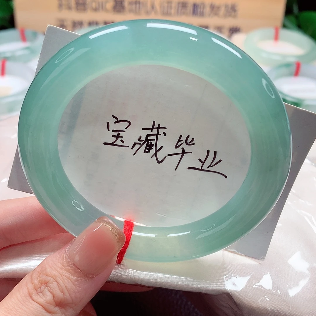 未镶嵌手镯（圆镯）翡翠天然a货翡翠