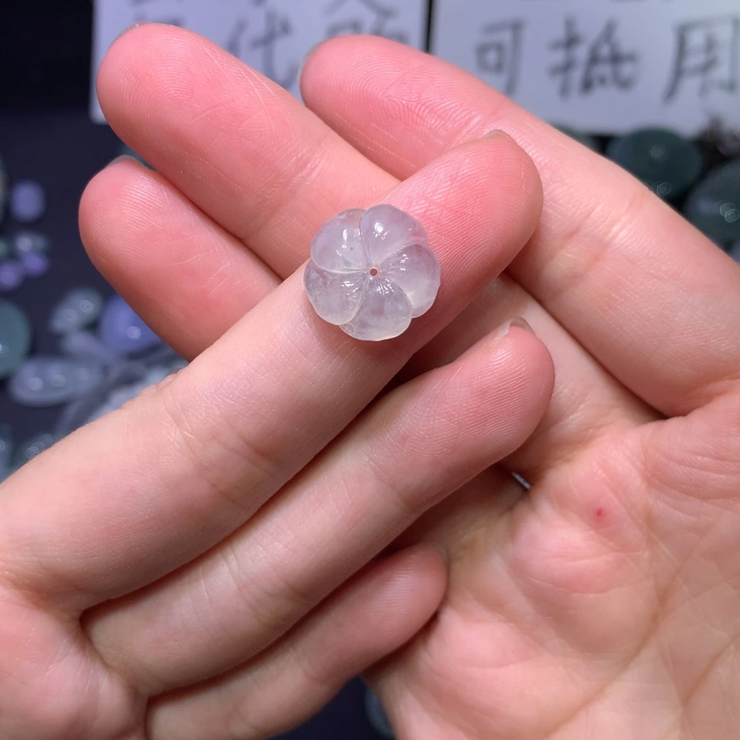 翡翠未镶嵌颈饰花花