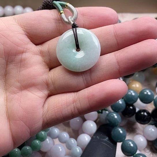 翡翠未镶嵌颈饰555