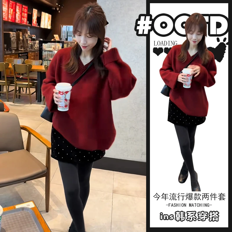 设计感红色v领针织毛衣套装女秋冬季新款气质高腰波点短裙两件套