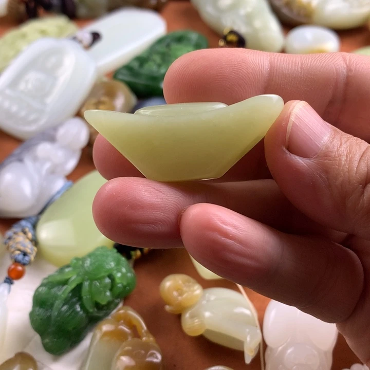 未镶嵌和田玉挂件