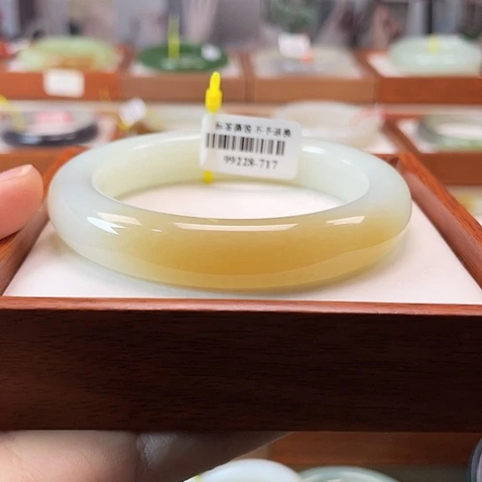 和田玉手镯未镶嵌57.7